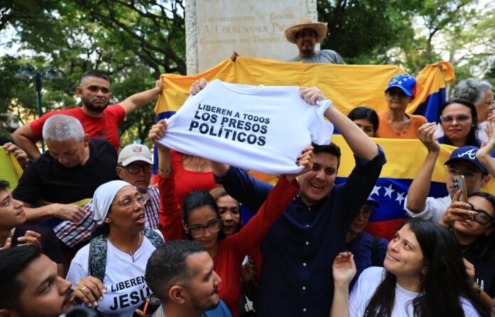jesus-armas-luego-de-que-lo-excarcelaran:-“lo-que-viene-es-una-lucha-incansable-hasta-que-logremos-tener-la-libertad”