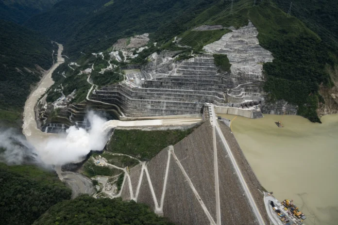 las-represas-de-colombia-estan-desbordadas-y-una-guerra-politica-sobre-quien-tiene-la-culpa-puede-importar-mas-que-el-agua