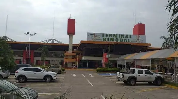 en-santa-cruz-suspenden-la-venta-de-pasajes-en-la-terminal-bimodal-y-piden-la-renuncia-del-administrador