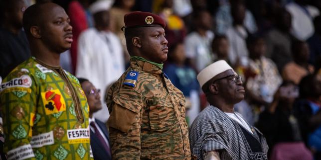 en-burkina-faso,-la-junta-dissout-officiellement-todos-los-partidos-politicos