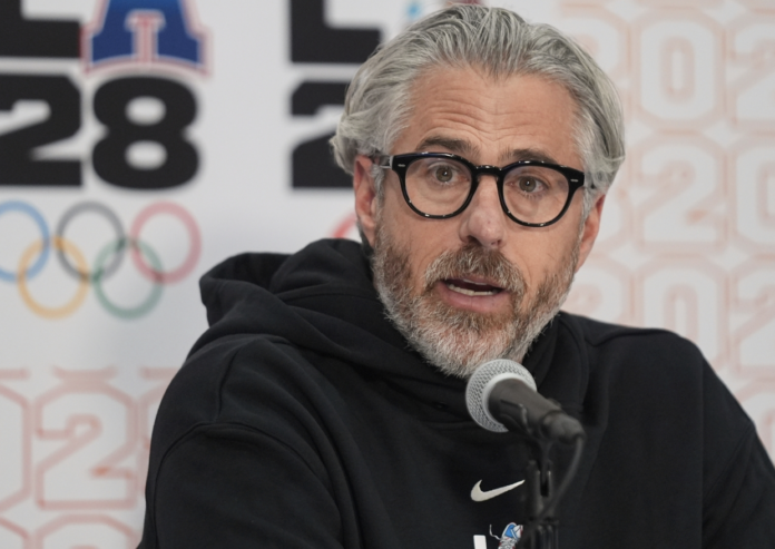 el-director-de-los-angeles-2028-se-huende-con-el-caso-epstein