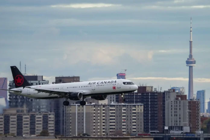 canada-cancela-vuelos-a-cuba,-dejando-a-la-industria-turistica-de-la-isla-en-caida-libre