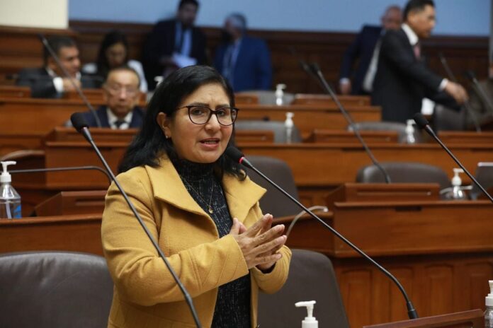 caso-‘mochasueldos’:-subcomision-blinda-a-katy-ugarte-y-archivo-denuncia-fiscal-por-presunto-recorte-de-sueldos
