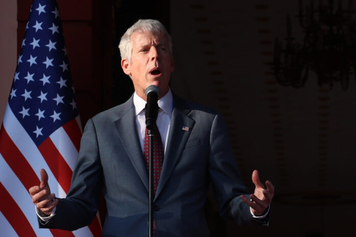 chris-wright:-“queremos-liberar-al-pueblo-venezolano-ya-la-economia”