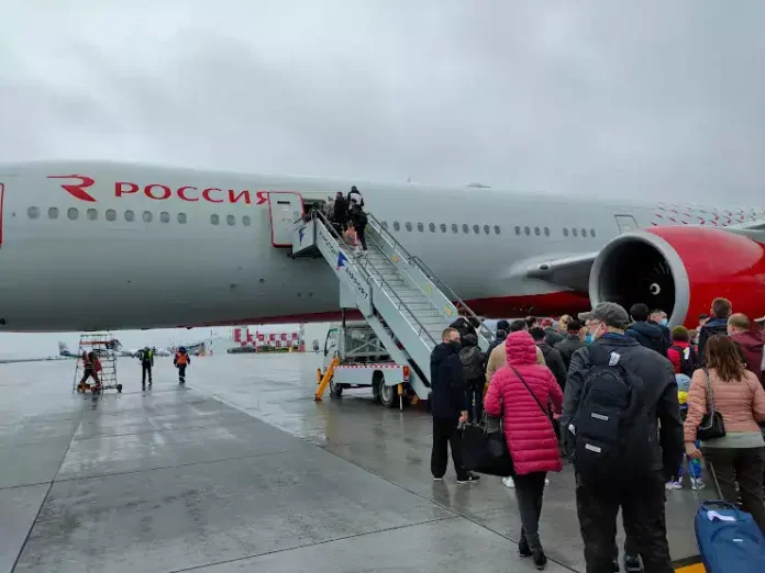 rusia-evacua-a-turistas-mientras-cuba-se-queda-sin-combustible-para-aviones