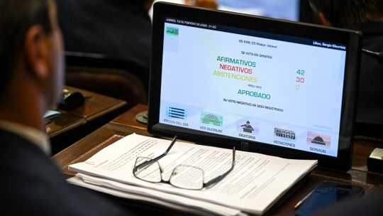 gobierno-de-milei-logra-clara-victoria-en-reforma-laboral-en-el-senado