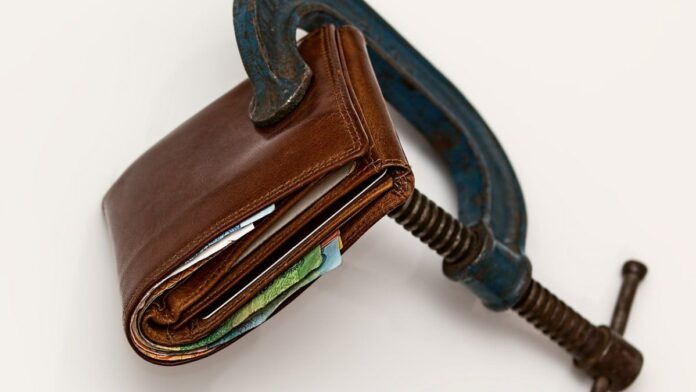 los-salarios-formales-cayeron-fuerte-contra-la-inflacion-en-diciembre-y-perdieron-mas-de-2%-en-2025