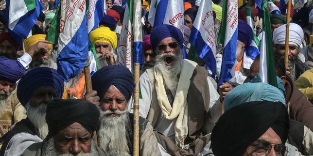 «-l’inde-n’est-pas-a-vendre-»-:-les-paysans-indiens-dans-la-rue-pour-denoncer-l’accord-comercial-avec-les-etats-unis