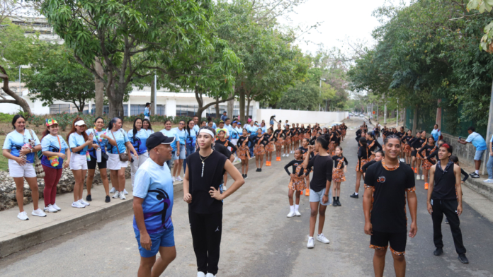 son-africano,-34-anos-de-fuego,-barrio-y-disciplina:-la-historia-de-la-comparsa-que-se-convirtio-al-sur-de-barranquilla-en-territorio-de-baile