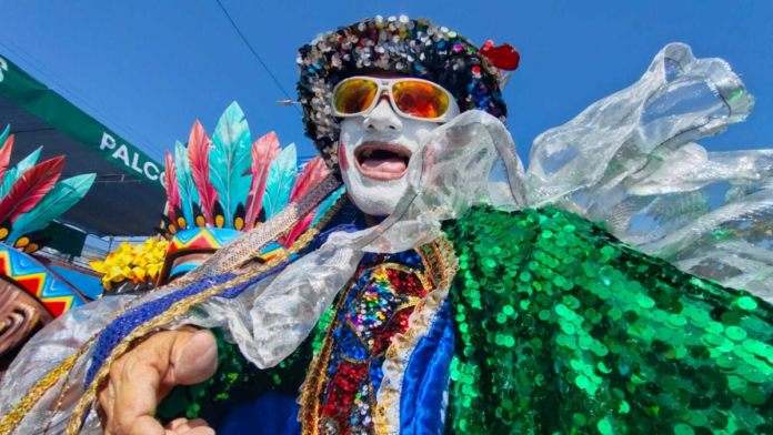 ¡bienvenidos-al-carnaval-de-barranquilla-2026!-estos-son-los-primeros-instantes-del-emblematico-desfile-de-la-batalla-de-flores-en-la-via-40.