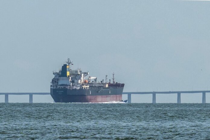 con-petroleo-se-puede-recuperar-la-economia,-pero-no-la-democracia