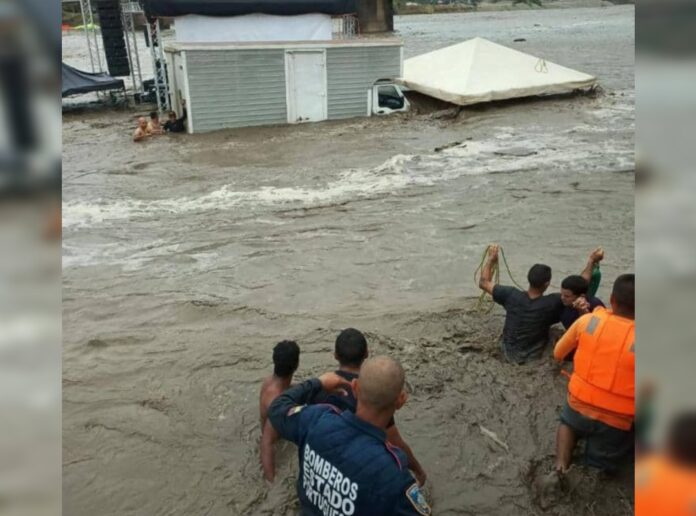 rescataron-a-cinco-personas-que-quedaron-aisladas-por-la-crecida-del-rio-guanare-en-portuguesa