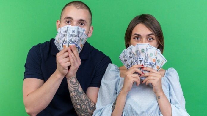 como-gestionar-finanzas-en-pareja-sin-tener-que-gastar-todos-los-ahorros-en-dolares