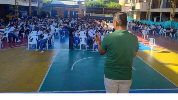 actitud-resiliente:-la-fundacion-en-la-frontera-que-combate-la-extraedad-escolar-y-la-crisis-emocional-de-adolescentes