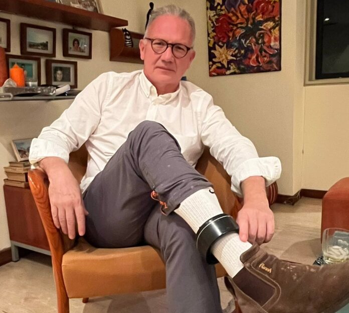 la-carcel-que-nunca-termino:-perkins-rocha-y-la-prision-en-casa-con-grillete