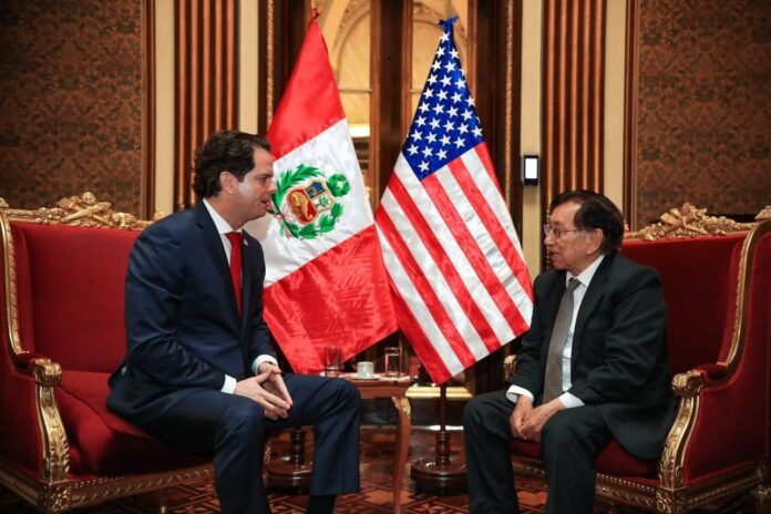 jose-maria-balcazar-celebro-una-reunion-con-el-embajador-de-eeuu.-en-el-peru,-bernie-navarro