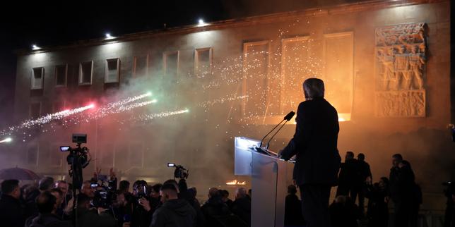 en-albanie,-una-manifestacion-de-oposicion-vire-a-l’affrontement-avec-la-policia