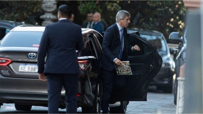 credito-en-dolares:-¿como-es-la-estrategia-que-luis-caputo-planea-impulsar-a-traves-del-congreso?
