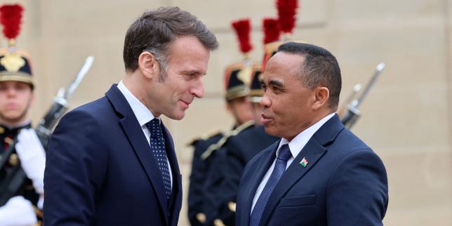 despues-de-visitar-moscu,-el-nuevo-presidente-malgache-comenzo-a-equilibrarse-y-se-mudo-a-paris.