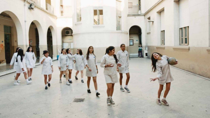 cuanto-salen-los-guardapolvos-escolares-para-la-vuelta-a-clases-2026:-precios-y-modelos