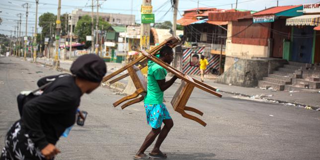 d’haiti,-lyonel-trouillot-hace-entender-las-voces-de-la-revolucion-contra-las-desigualdades-y-la-exclusion:-es-el-«breviaire-des-anonymes»