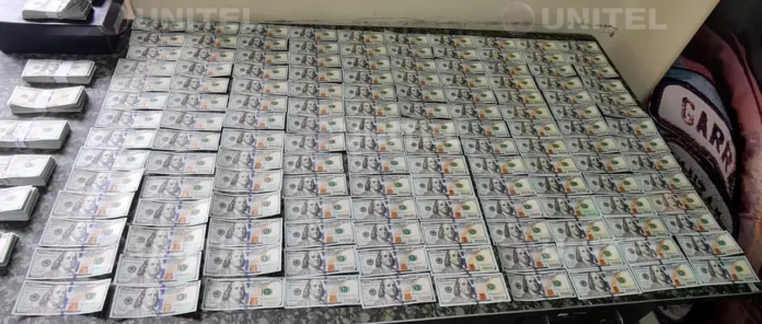 aprehenden-a-una-mujer-con-$us-100-mil-falsos-en-poder