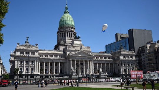 senado-aprueba-debilitamiento-de-milei-a-ley-de-proteccion-de-glaciares