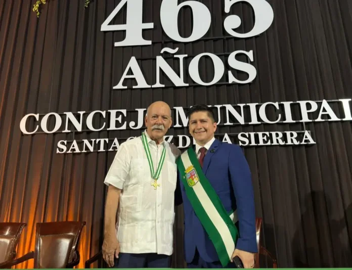 luis-alberto-roca-fue-distinguido-como-hijo-ilustre-de-santa-cruz