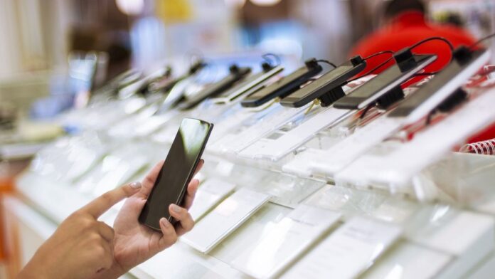 dos-supermercados-de-primera-linea-ofrecen-celulares-a-mitad-de-precio