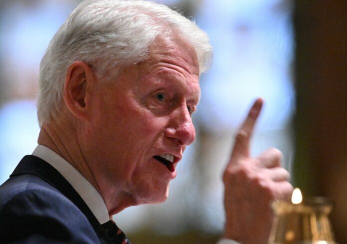 congreso-de-ee-uu-publica-videos-completos-de-la-declaracion-de-los-clinton-sobre-epstein