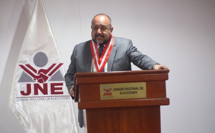 jne-expresa-su-reconocimiento-a-labor-de-willy-ramirez-chavarry-al-vencer-su-periodo-en-el-pleno-de-la-institucion