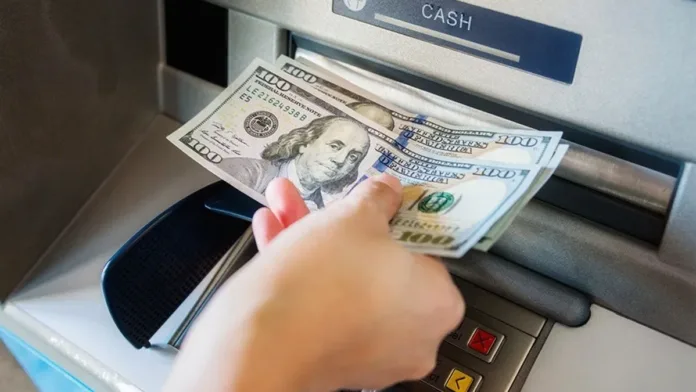 por-que-los-expertos-prohiben-usar-el-cajero-automatico-para-sacar-tus-dolares-en-el-exterior