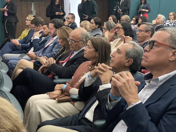 la-camara-de-caracas-juramenta-su-nueva-directiva-y-reconoce-a-lideres-empresariales