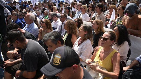 milei-firma-reforma-laboral-que-introduce-nuevas-reglas-sobre-contratos,-huelgas-e-indemnizaciones