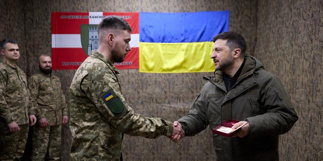 en-direct,-guerra-en-ucrania:-«-il-faut-arreter-le-mal-»,-declara-volodymyr-zelensky-en-desplazamiento-cerca-de-la-linea-de-frente-en-la-region-de-donetsk