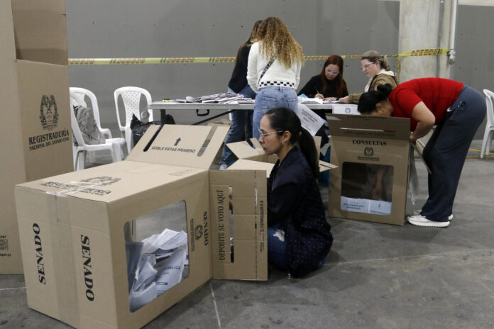 los-colegios-electorales-cierran-en-colombia-despues-de-ocho-horas-de-votacion