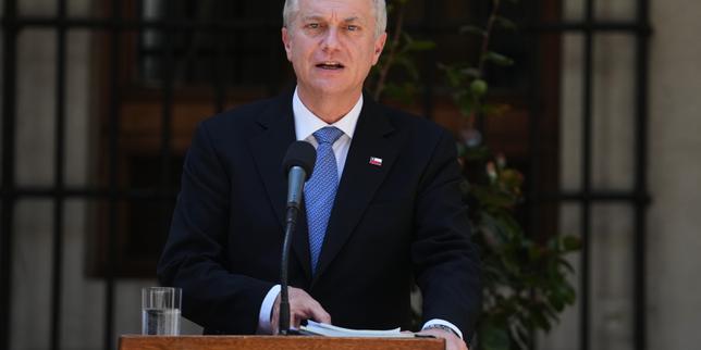 au-chili,-una-casa-de-transicion-entre-los-presidentes-entrantes-y-sortantes,-dos-hombres-que-todos-separen-ideologiquement