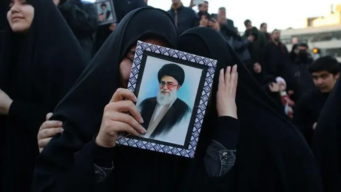 como-es-el-regimen-teocratico-de-iran-y-por-que-sus-estructuras-de-poder-parecen-seguir-intactas-tras-la-muerte-del-ayatola-ali-jamenei