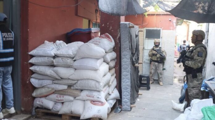 chizitos-con-cocaina:-un-auto-mal-estacionado-fue-clave-para-descubrir-15-toneladas-de-alimentos-con-droga
