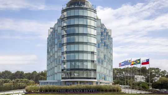 escapada-durante-todo-el-ano-a-un-hotel-con-forma-de-barco-en-punta-del-este