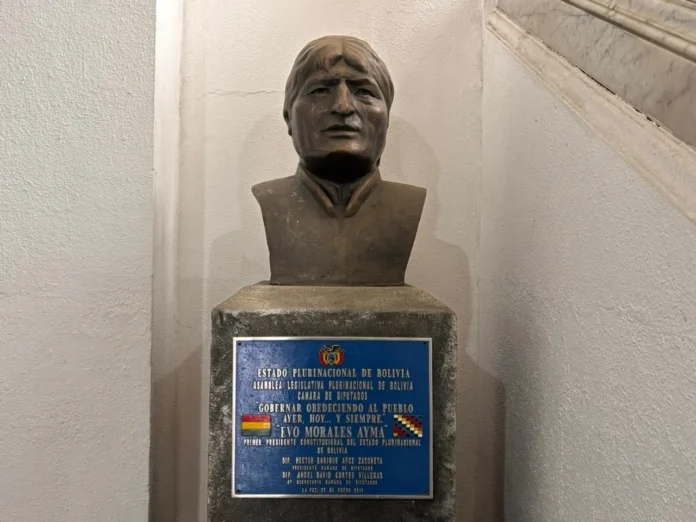 senado-dispone-retirar-el-busto-de-evo-del-palacio-legislativo
