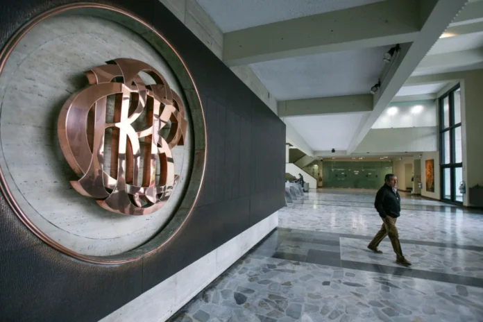 peru-mantiene-tasa-de-interes-en-4,25%-mientras-crisis-de-gas-alimenta-inflacion