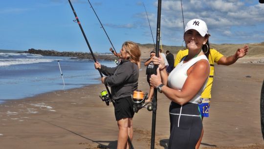 pesca-y-camaraderia-en-la-costa:-las-mujeres-tuvieron-su-gran-jornada-en-miramar