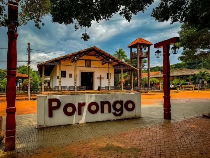 autoridades-de-porongo-entregan-plaza-misional-revitalizada