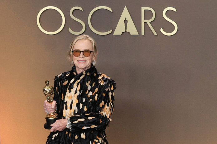 amy-madigan-gana-un-historico-oscar-como-mejor-actriz-de-reparto