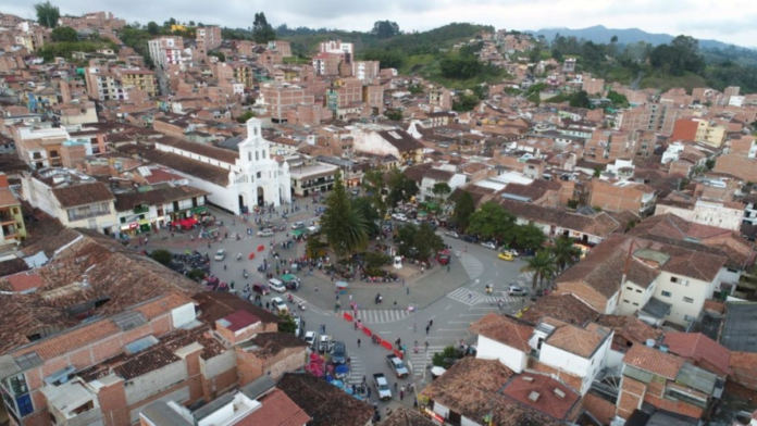 luto-en-antioquia:-autoridades-investigan-la-tragica-muerte-de-un-bebe-de-14-meses-que-se-ahogo-en-un-recipiente-con-agua