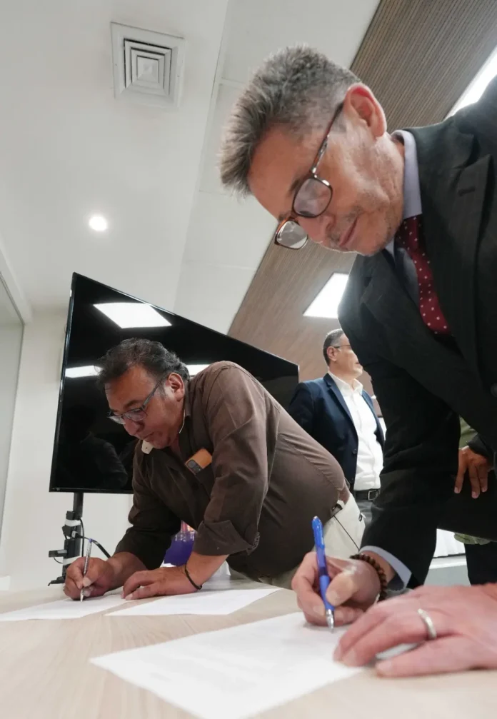 choferes-de-la-paz-e-ypfb-firman-acuerdo-para-avanzar-en-compensacion-por-gasolina-desestabilizada