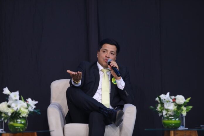 paul-jaimes-propone-“impulsar-la-formalizacion-de-los-ambulantes-a-traves-del-programa-mi-primer-local”-durante-el-foro-de-candidatos