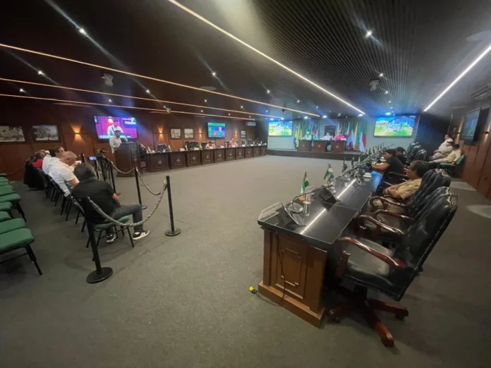 santa-cruz:-autoridades-departamentales-aprueban-convenio-de-electrificacion-rural