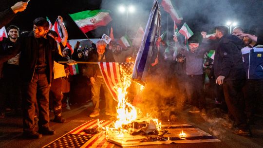 iran-dice-que-estados-unidos-e-israel-atacaron-un-gigantesco-campo-de-gas-mientras-la-guerra-se-intensifica